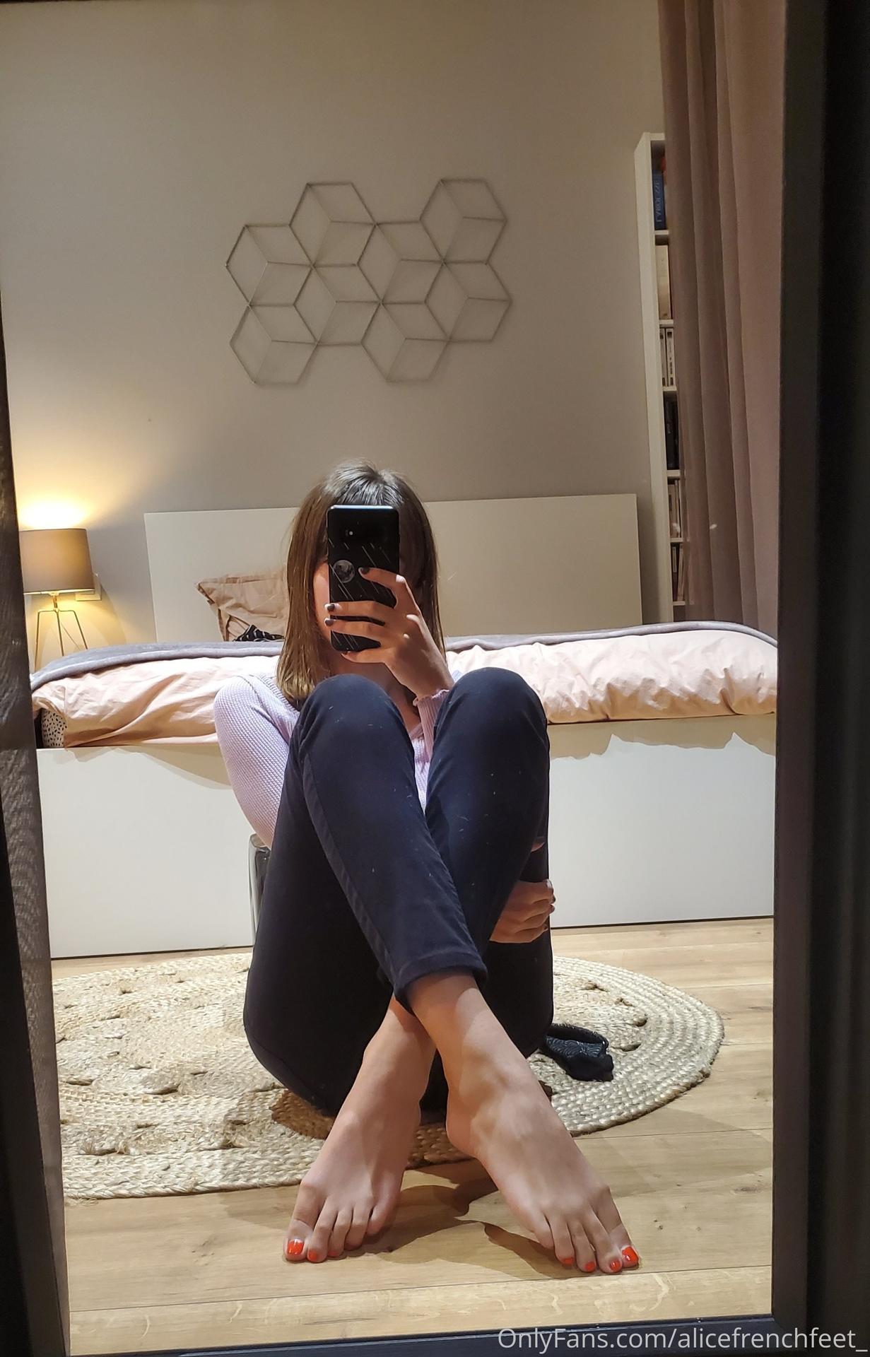 alice.frenchfeet / alicefrenchfeet Обнажённые утечки OnlyFans 1