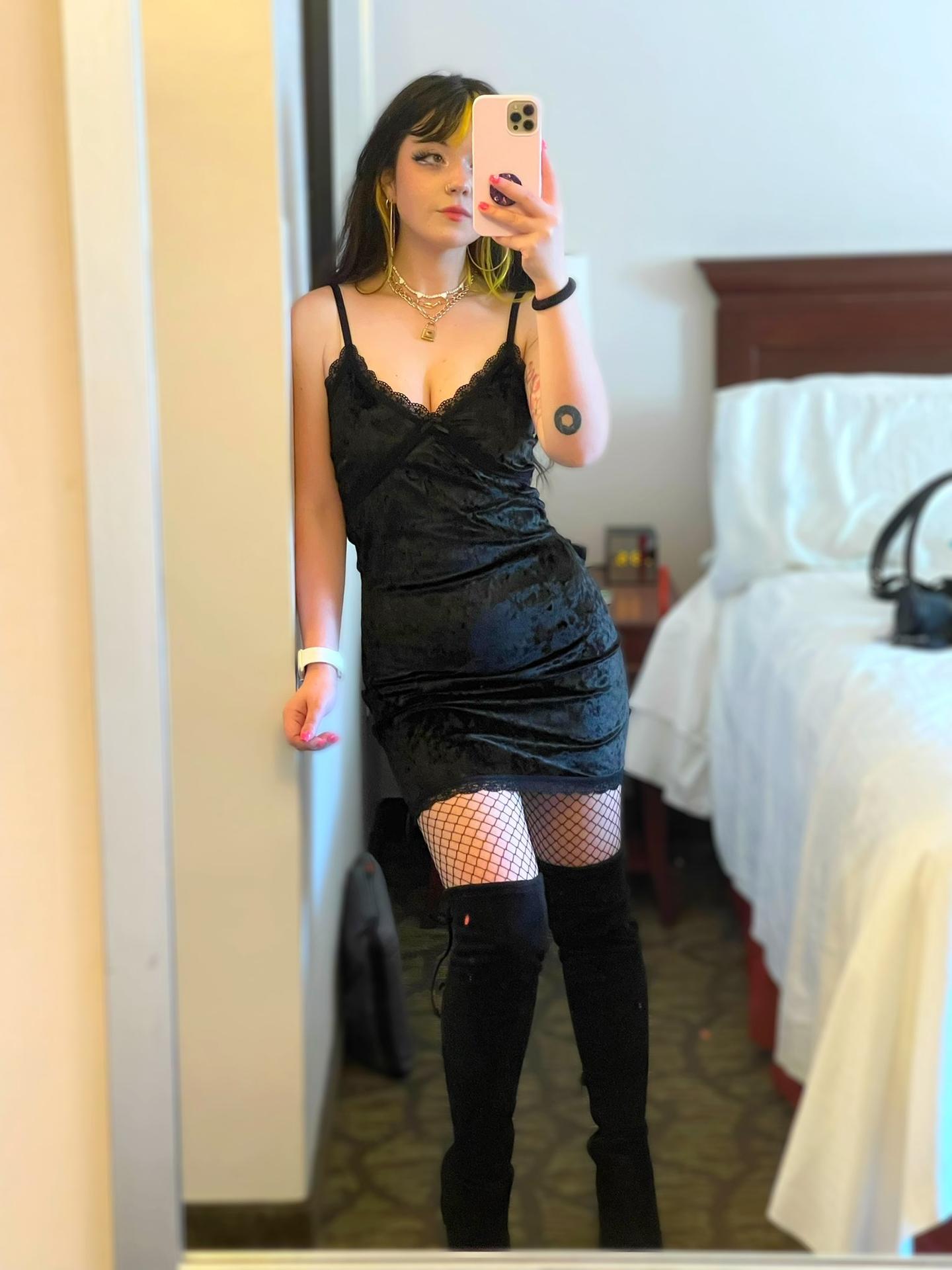 Bootz / larissatheone Обнажённые утечки OnlyFans 1
