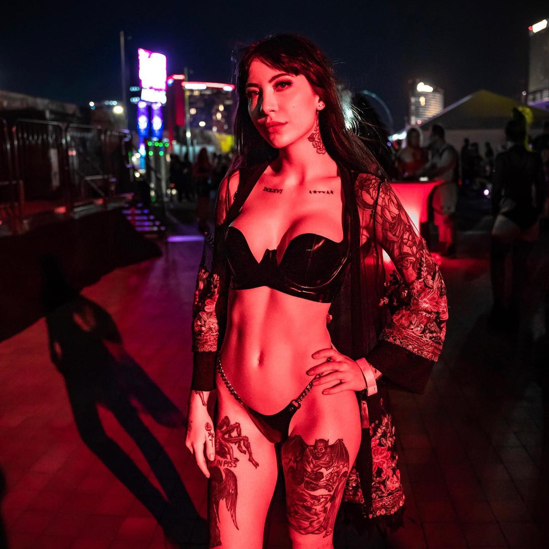 Charlotte Sartre / gothcharlotte Обнажённые утечки OnlyFans 1