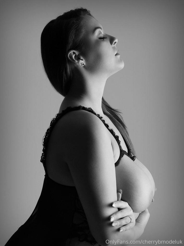 Cherry Blush / cherrybmodeluk Обнажённые утечки OnlyFans 1
