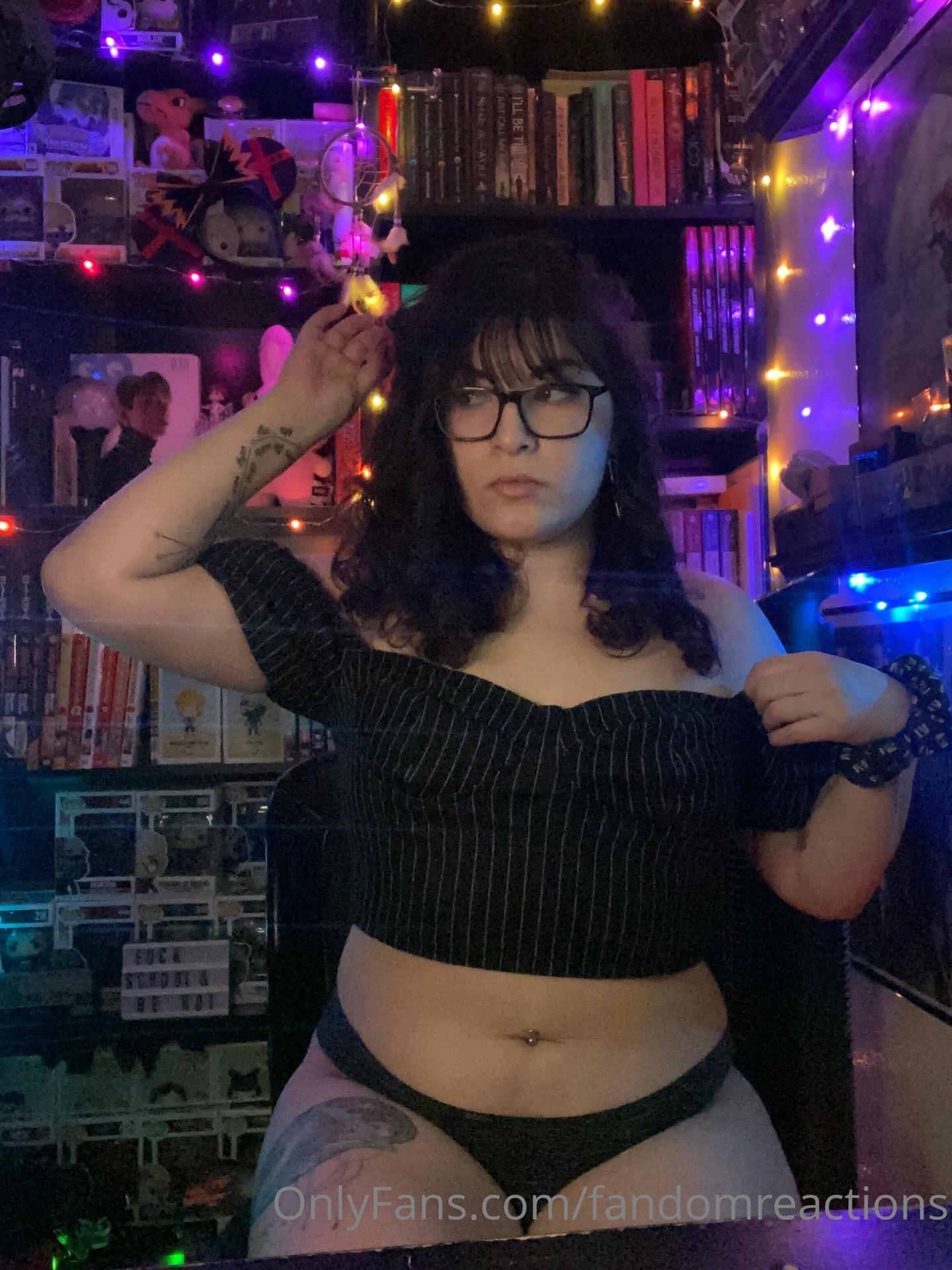 Утечки обнажённых фото FandomReactions с OnlyFans 1