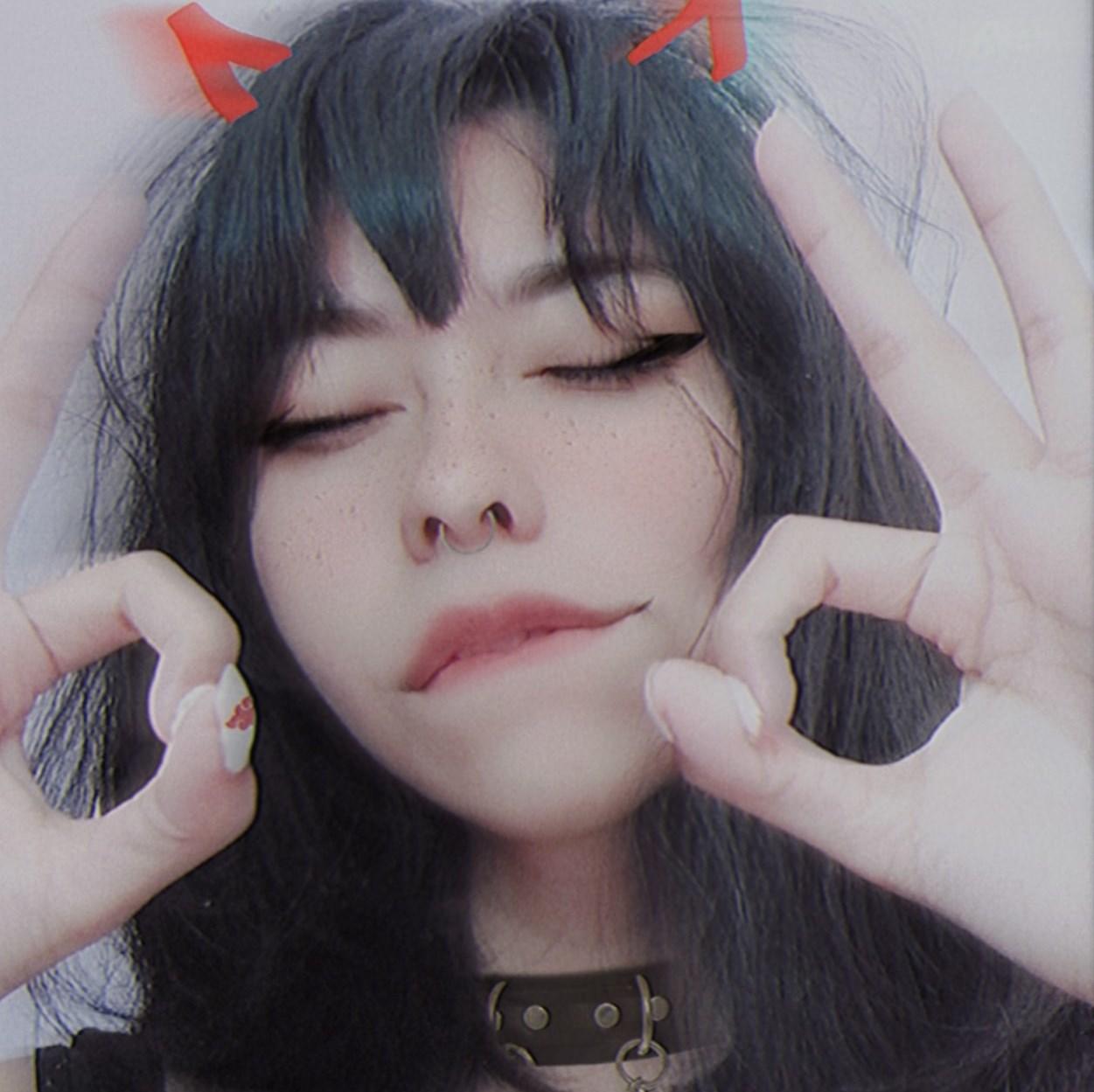 Lilywaifu / lily_waffle / lilylovesyouu Обнажённые утечки OnlyFans 1
