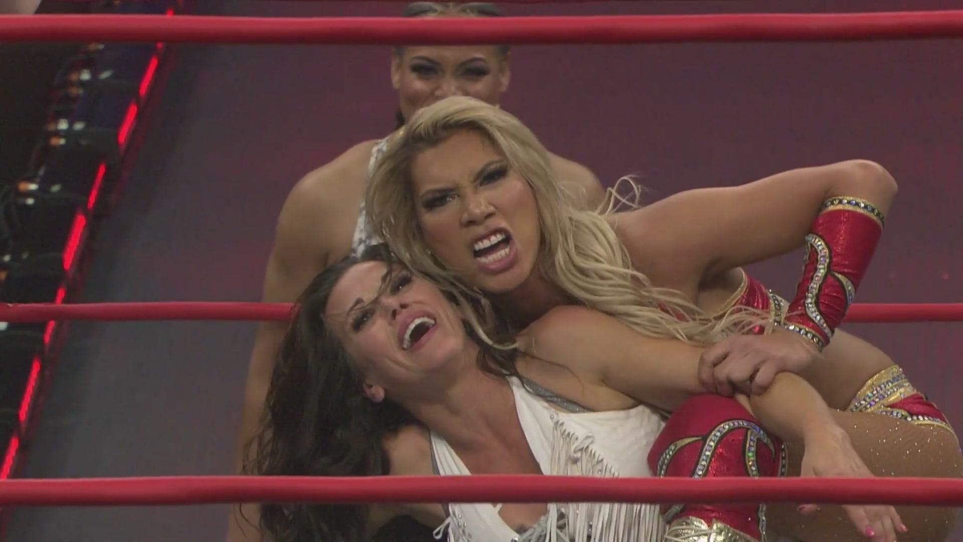 Mickie James / michelejames слив обнажённых фото с OnlyFans 1