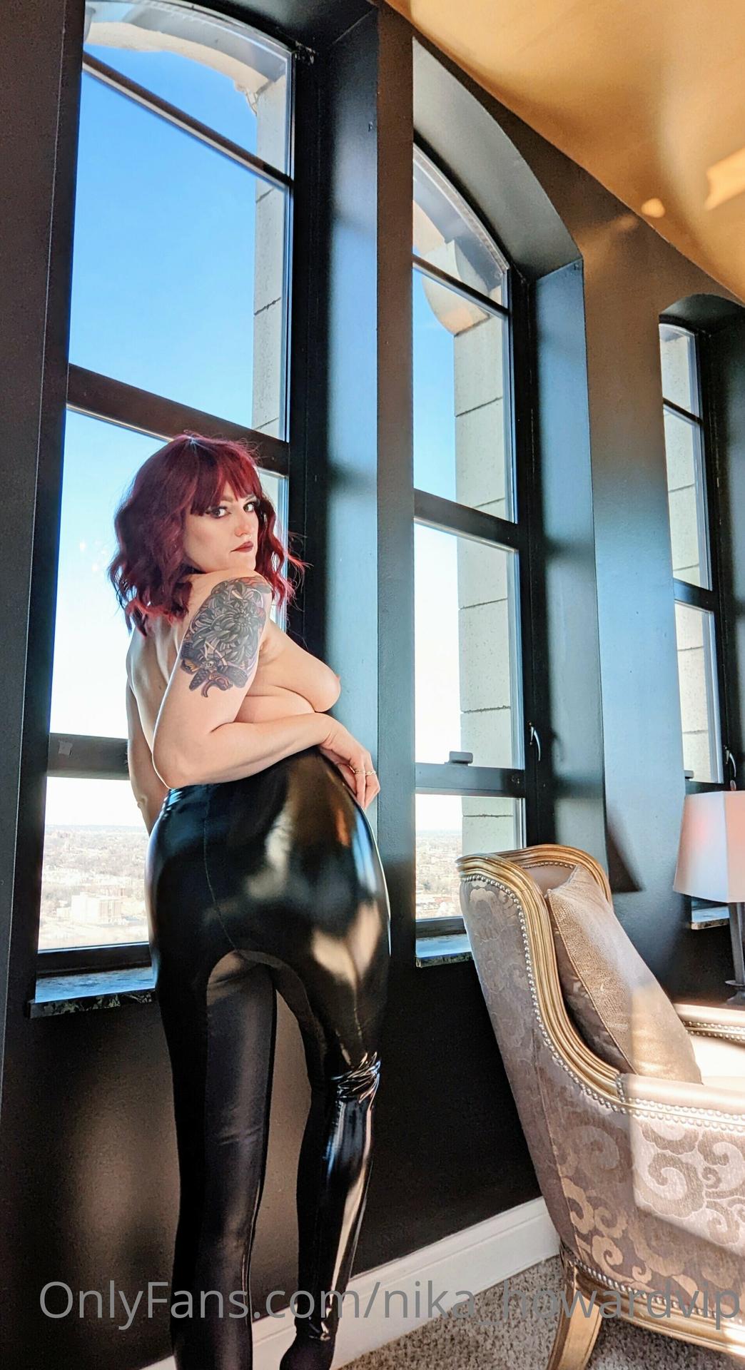 Nika Howard / Nika_Howardvip Обнажённые фото из OnlyFans 1