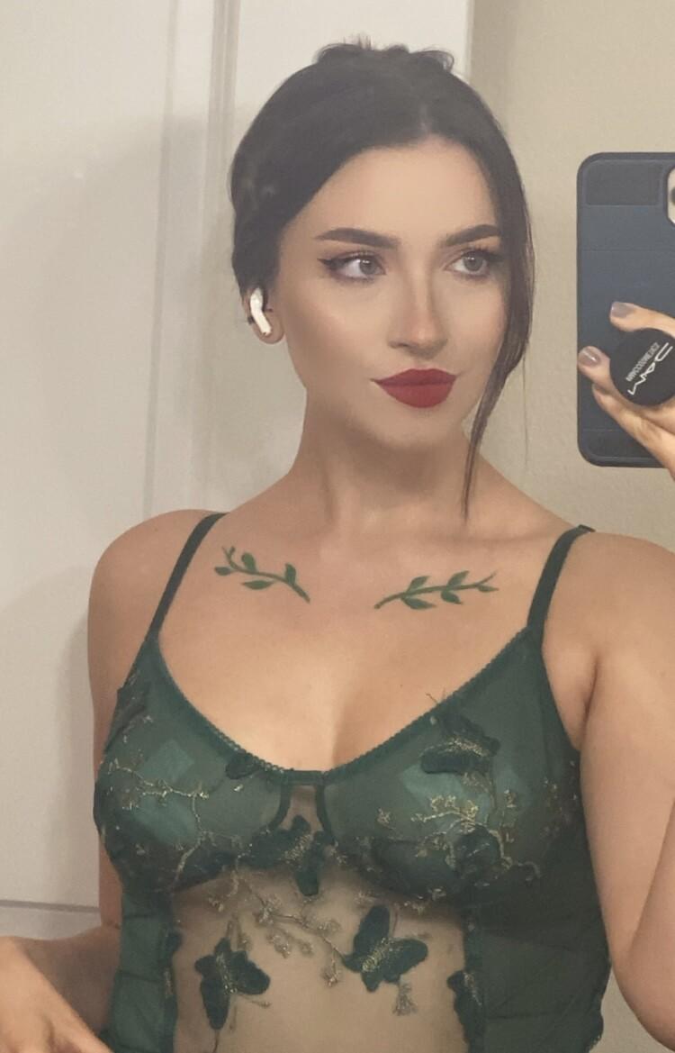Утечки обнажённых фото Novaleesi с OnlyFans 1