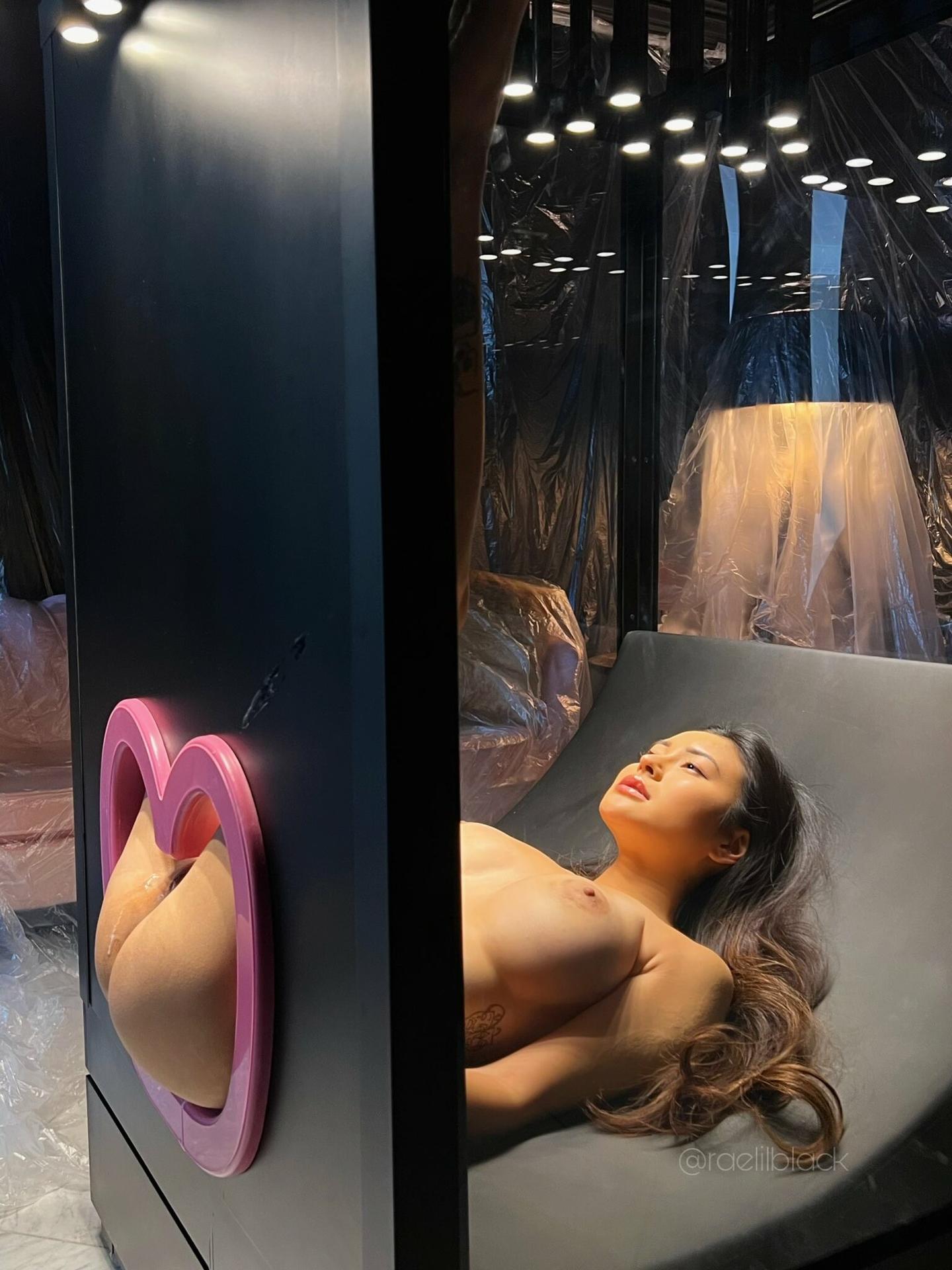 Raelilblack / raelilblackofficial слив нюдовых фото с OnlyFans 1