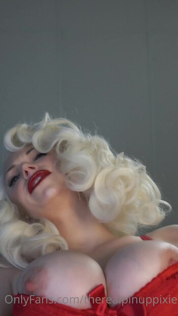 Pineup Pixie / Bianca Blakney 2 / pinuppixietm / therealpinuppixie Голые Утечки OnlyFans Фото 14