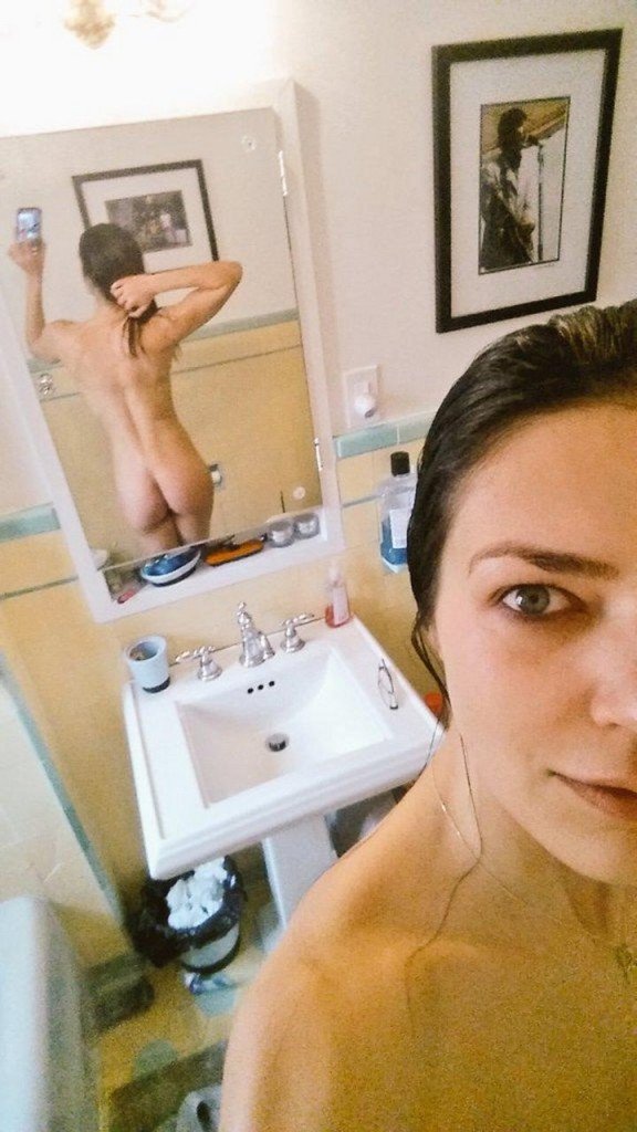 Adrianne Curry Boots 001