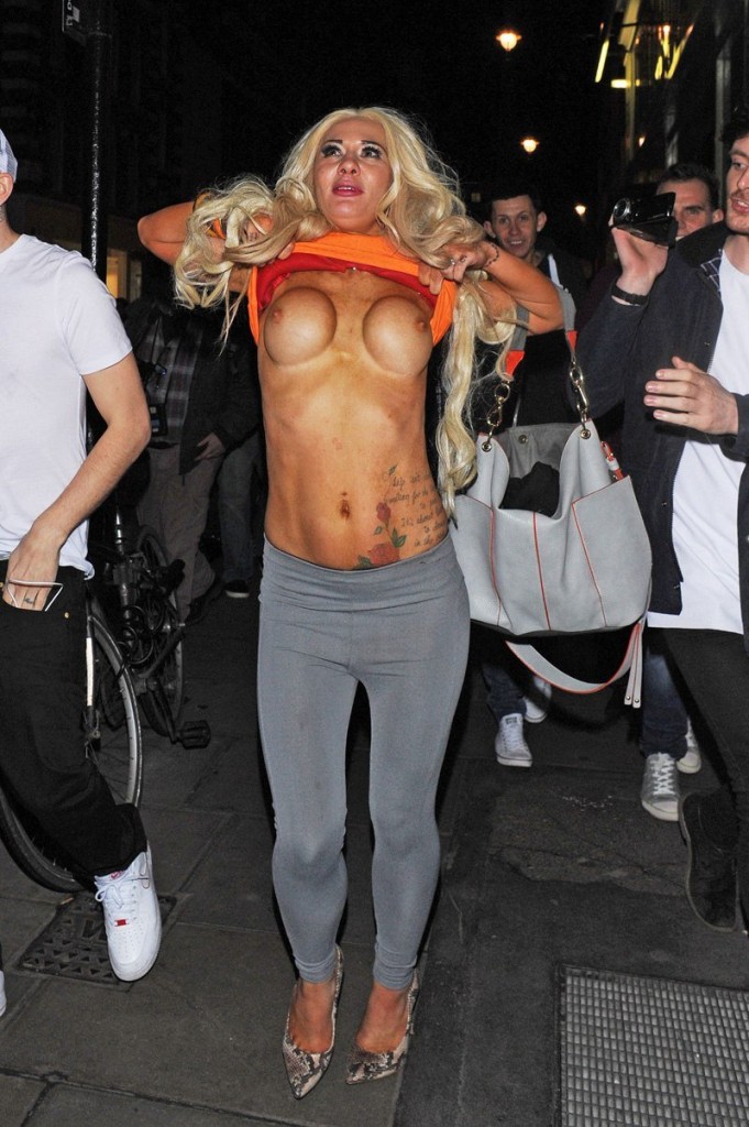 Josie Cunningham топлесс 01