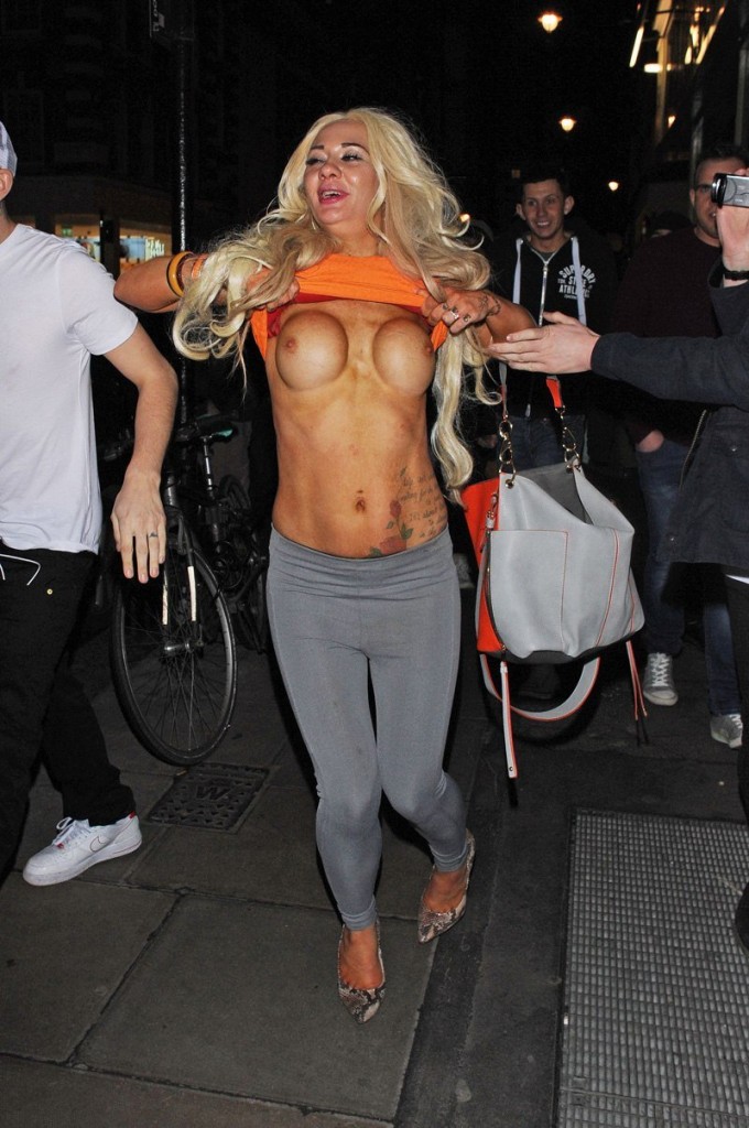 Josie Cunningham топлесс 02