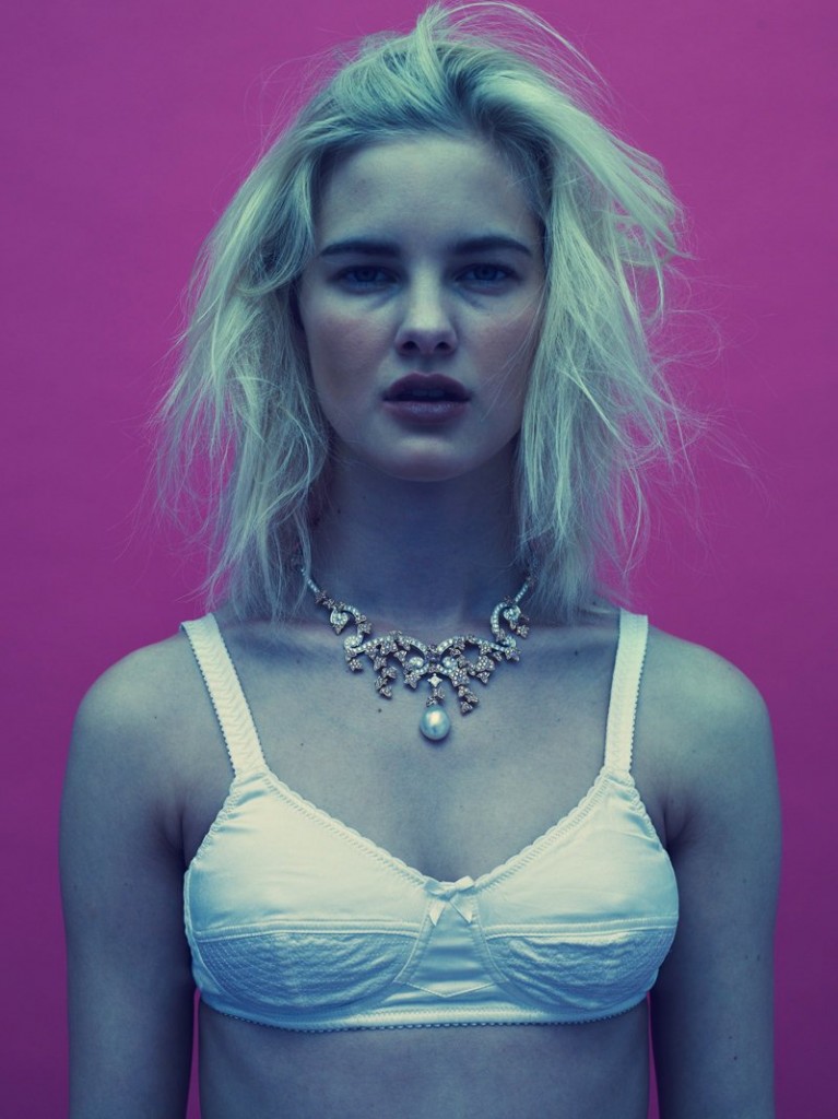 Ханна Холман Топлес 05