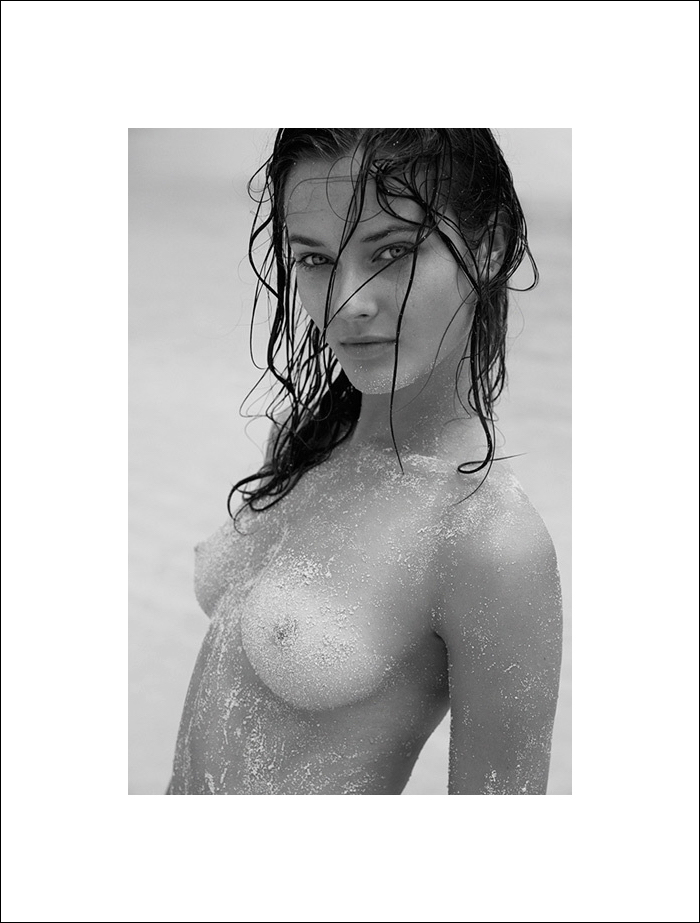 Monika-Jagaciak-Topless-4
