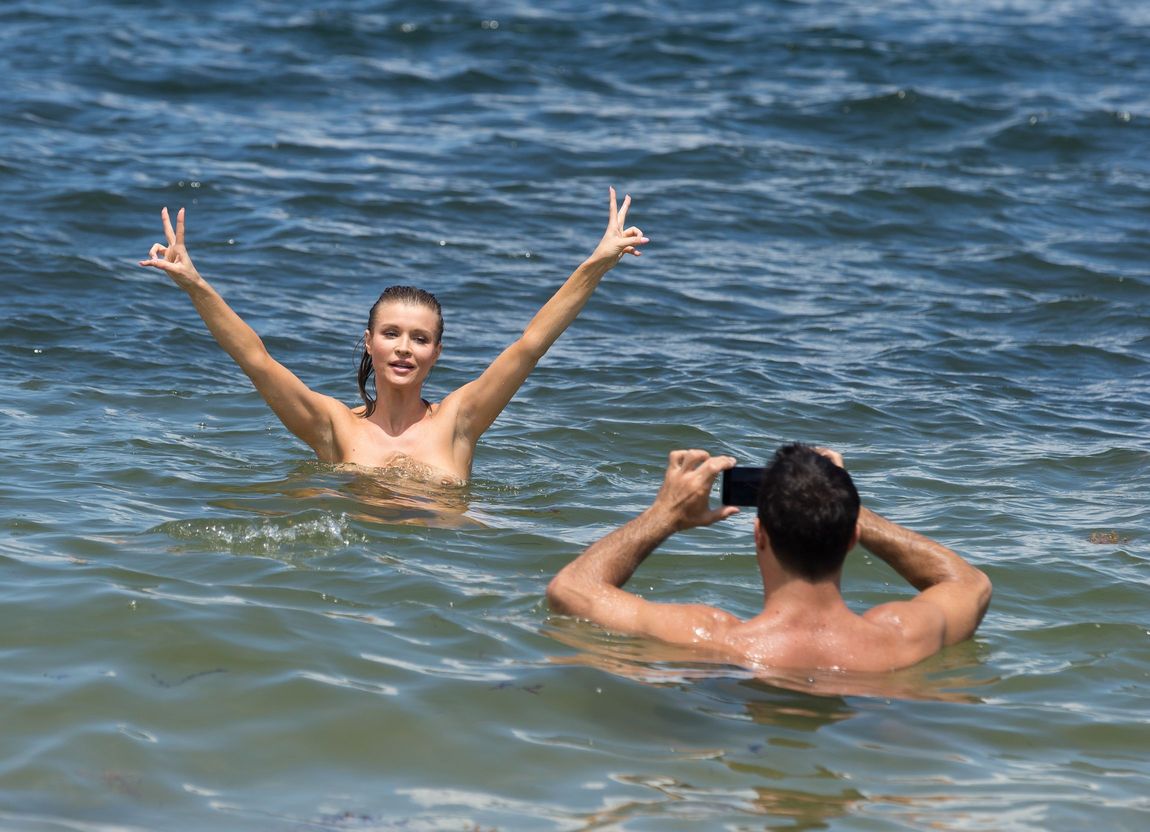 Joanna-Krupa-Topless-10