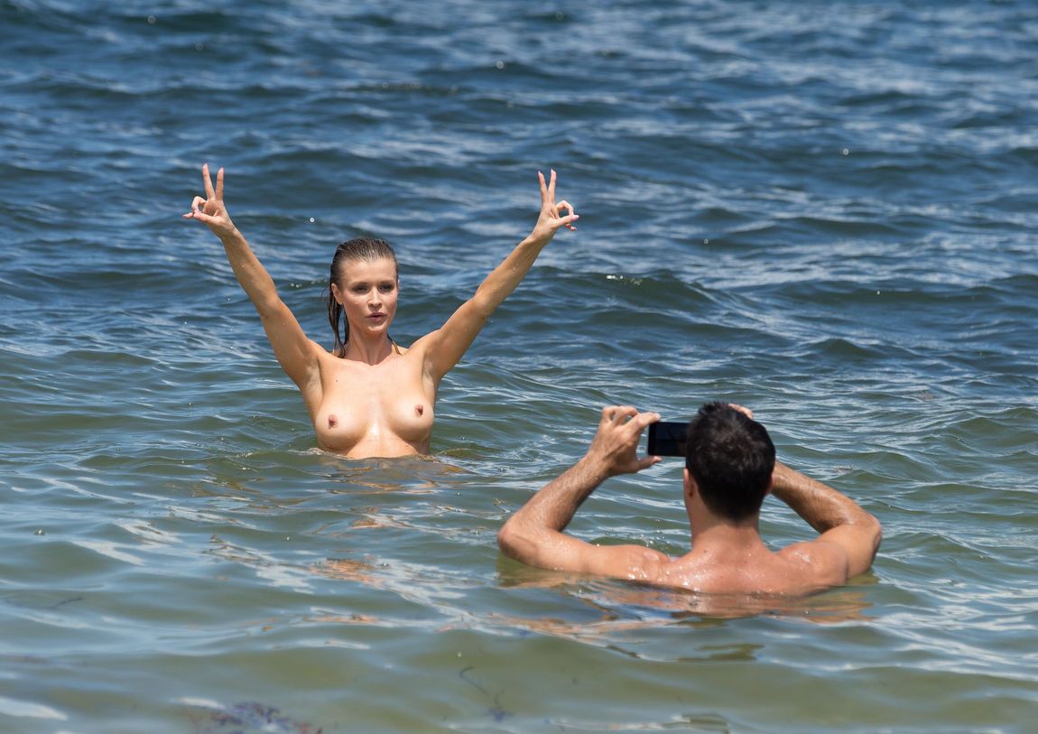 Joanna-Krupa-Topless-8