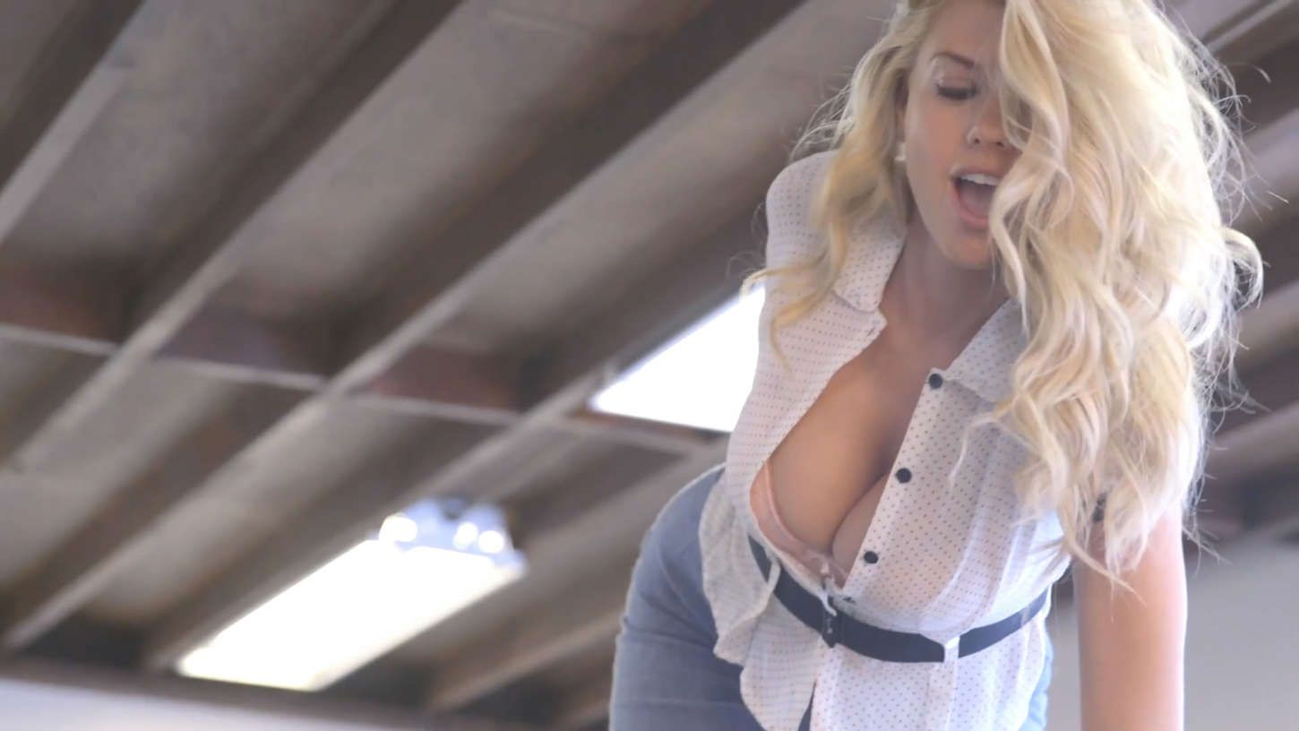 Charlotte-McKinney-in-GQs-How-to-Date-Charlotte-McKinney-4