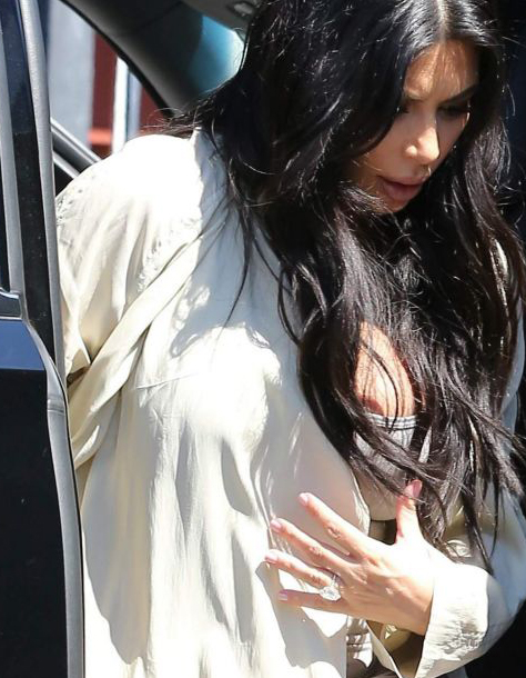 Kim-Kardashian-Nipple-Slip-2