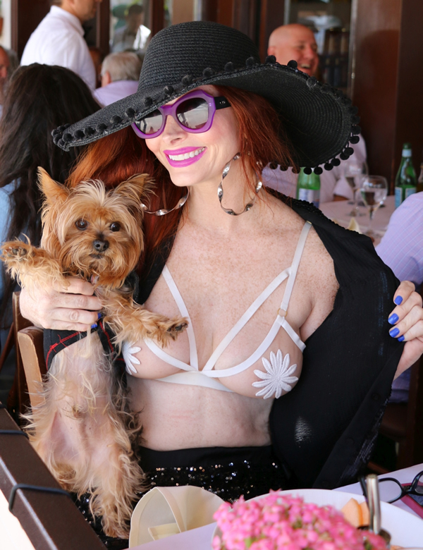 Phoebe-Price-in-a-Bra-7