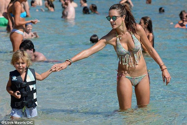 Alessandra-Ambrosio-Bikini-19