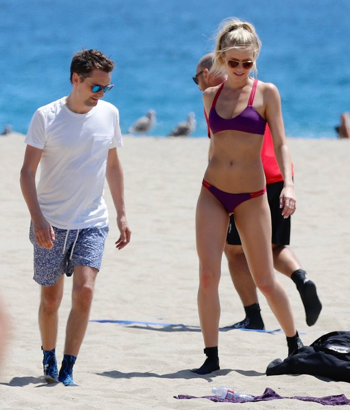 Elle-Evans-in-a-Bikini-7