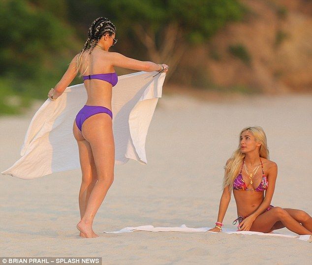 Kylie-Jenner-in-a-Bikini-10