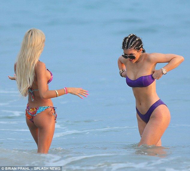 Kylie-Jenner-in-a-Bikini-16