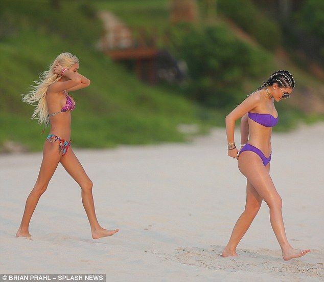 Kylie-Jenner-in-a-Bikini-17