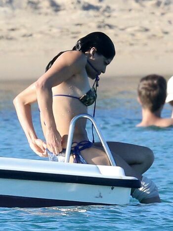 Michelle-Rodriguez-in-a-Bikini-10