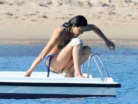 Michelle-Rodriguez-in-a-Bikini-15