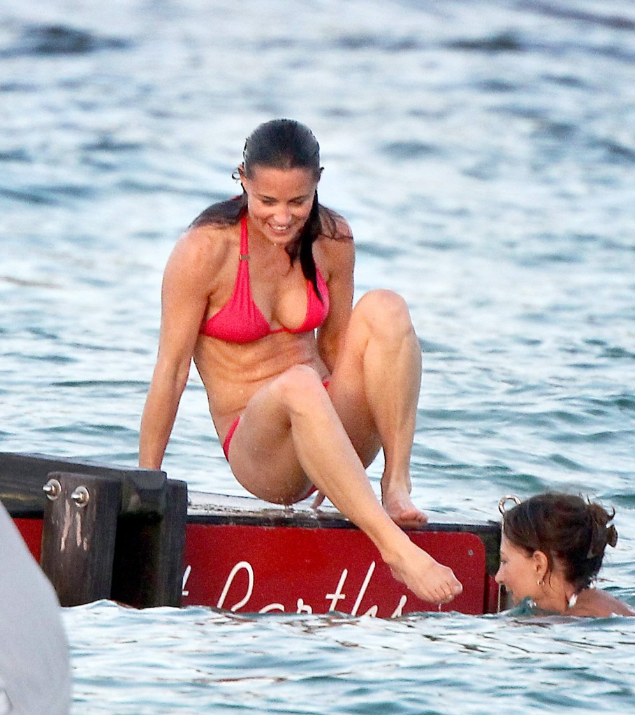 Pippa Middleton Bikini 44