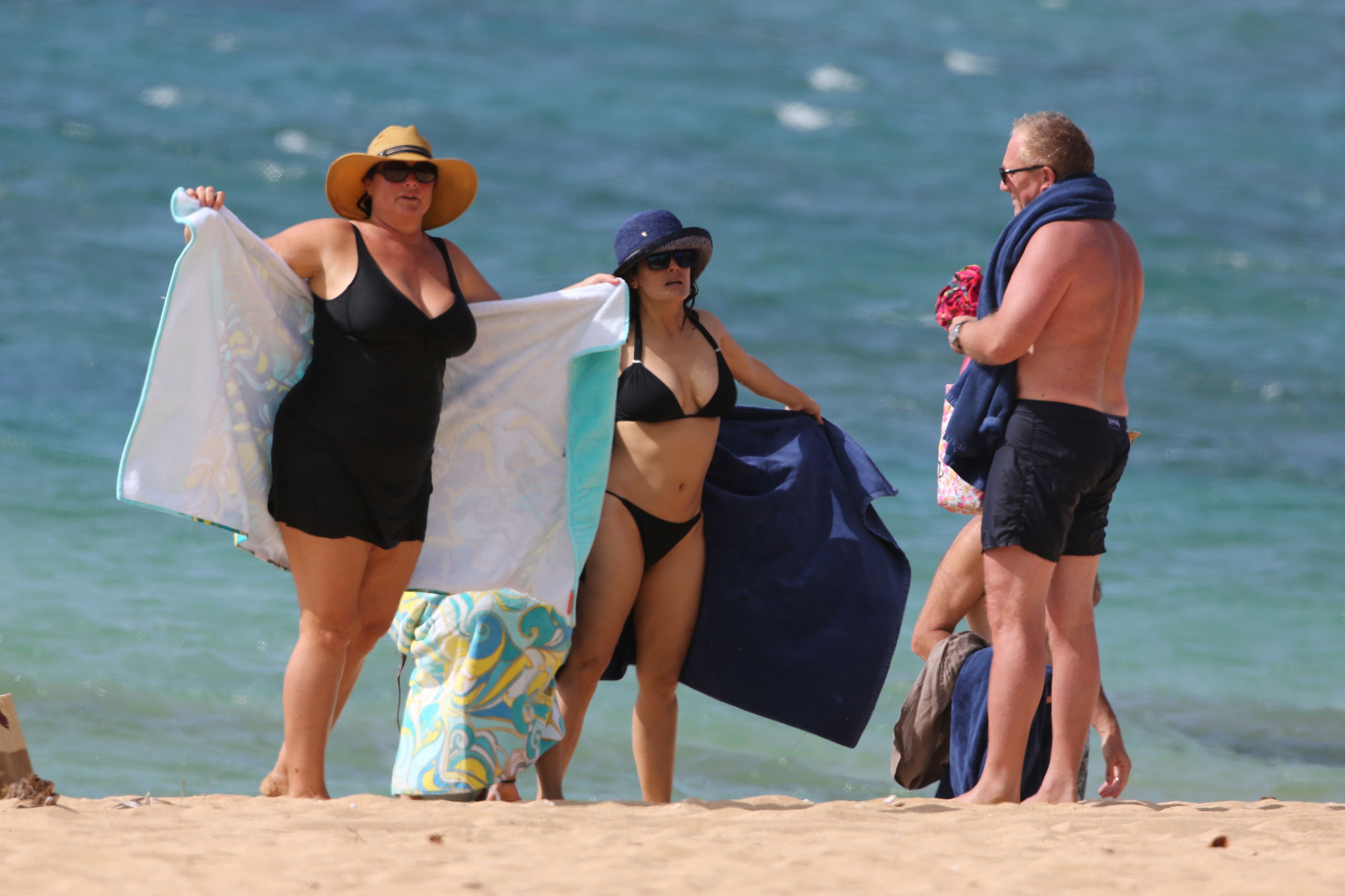 Salma-Hayek-in-a-Bikini-4