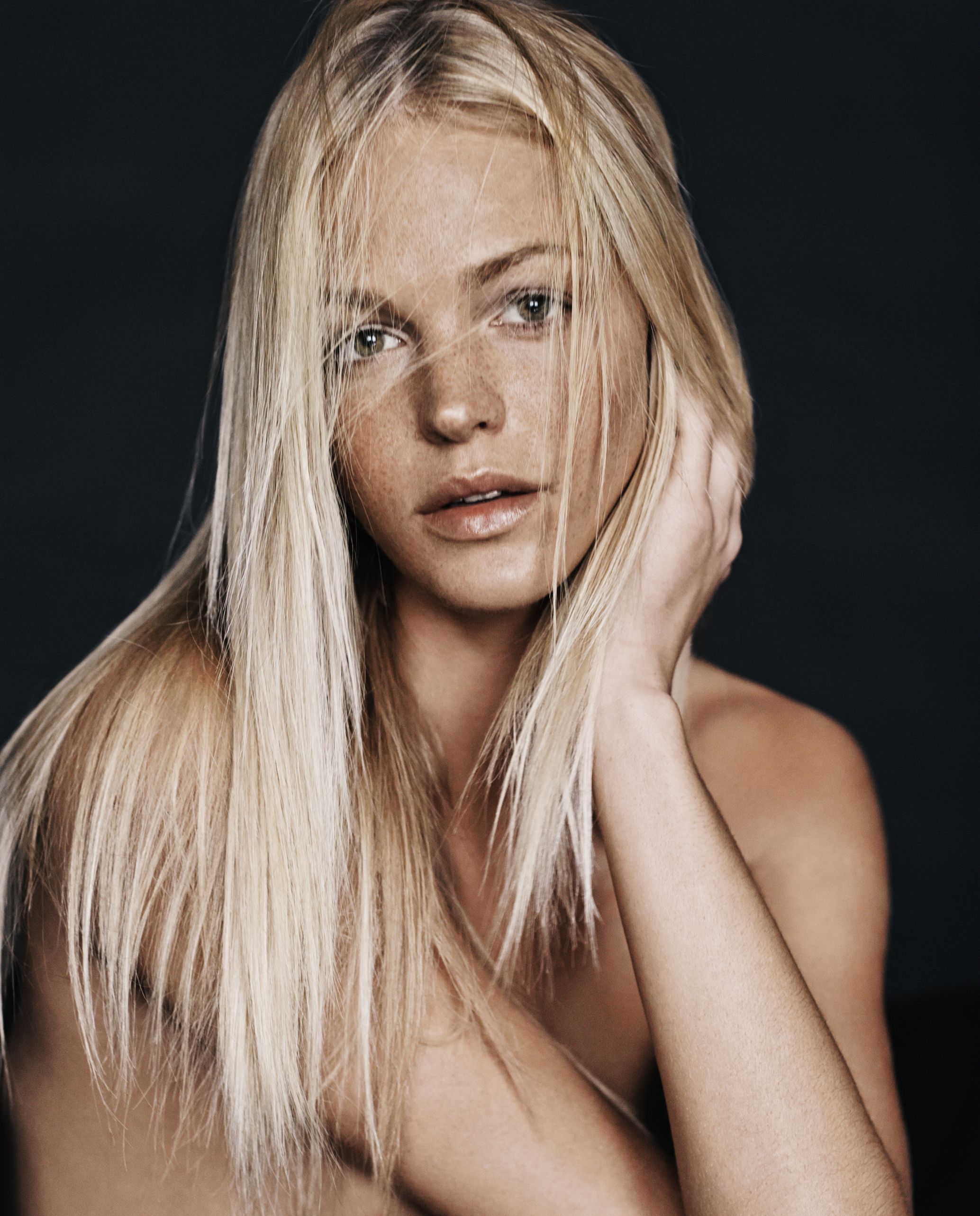 Erin-Heatherton-Topless-1