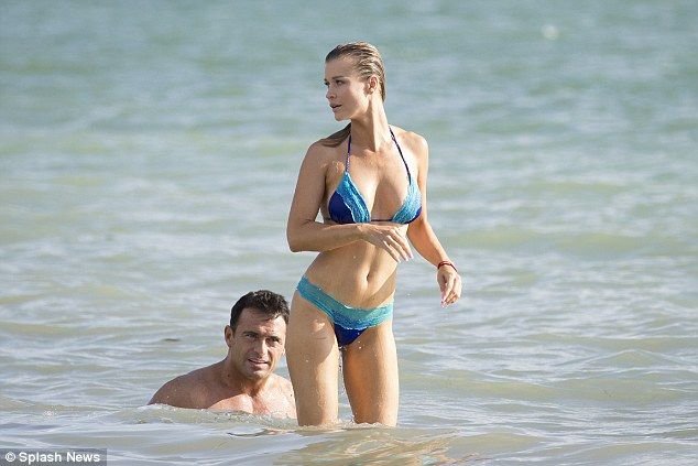 Joanna-Krupa-Bikini-8