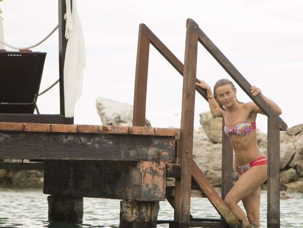 Julianne-Hough-in-a-Bikini-17