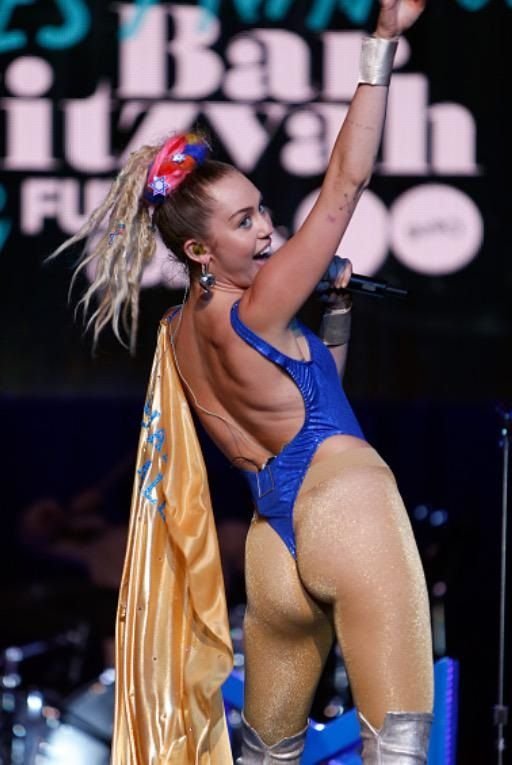 Miley-Cyrus-Sexy-50