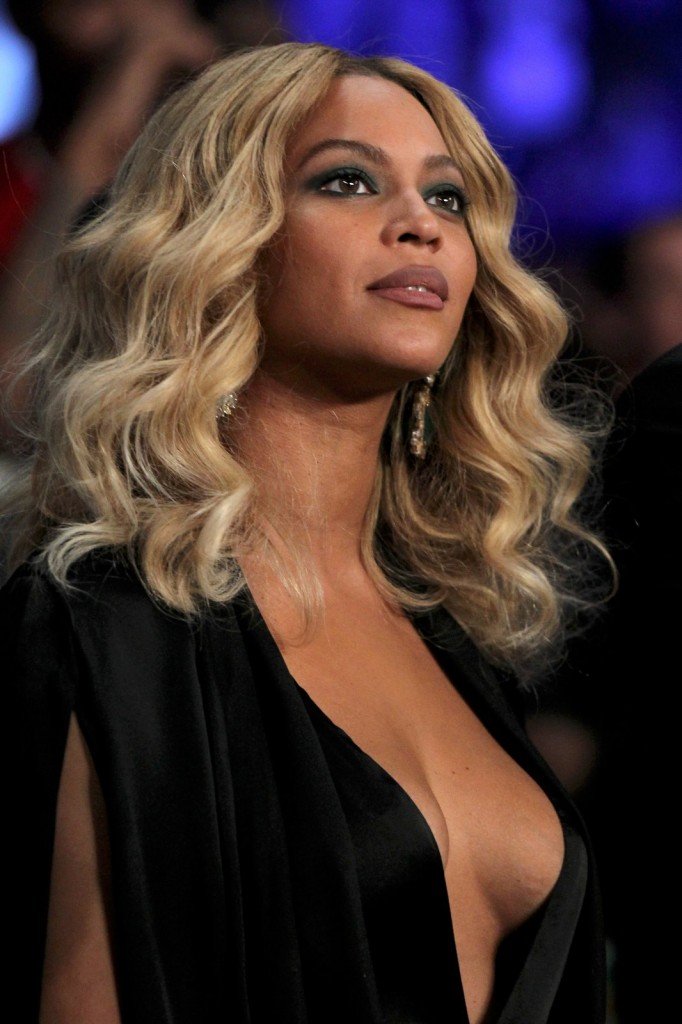 Beyonce-Braless-14