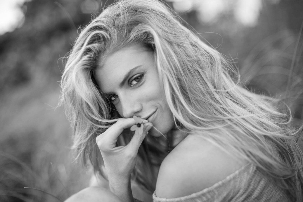 Charlotte-McKinney-Sexy-2