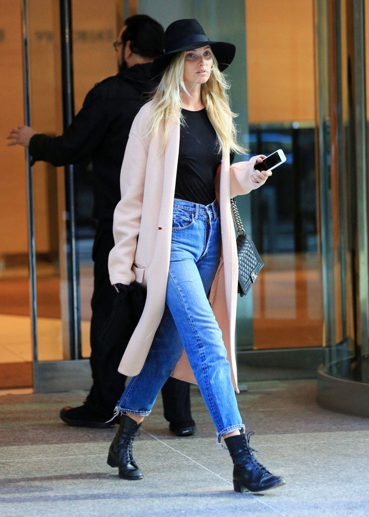 Elsa-Hosk-Braless-1
