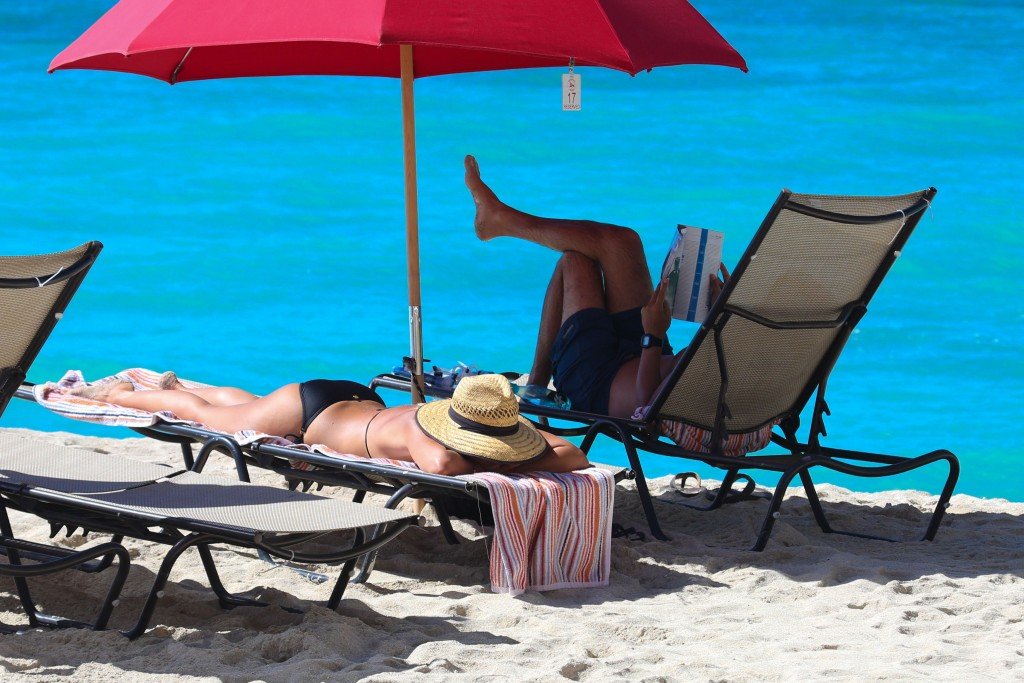 Julie-Benz-Bikini-1
