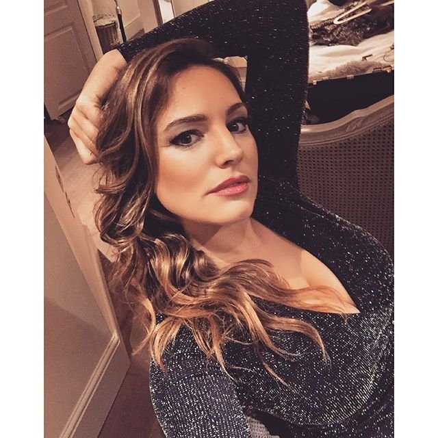 Kelly-Brook-Cleavage-1