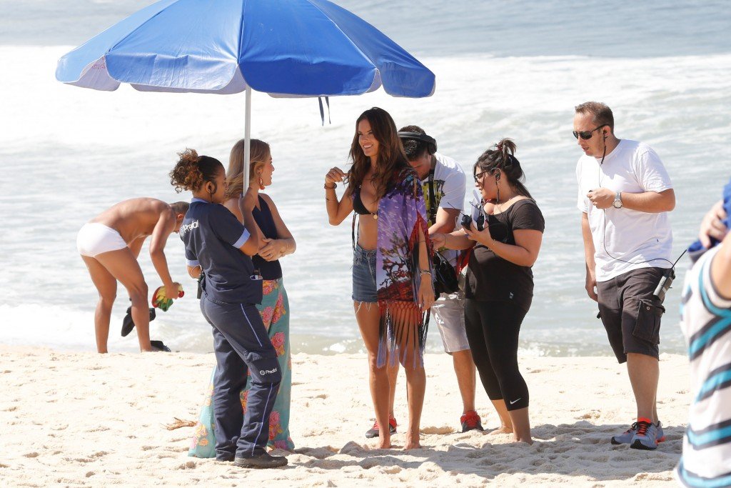 Alessandra-Ambrosio-Sexy-46