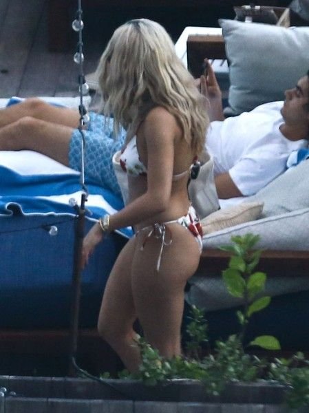 Rita-Ora-and-Daisy-Lowe-Sexy-2
