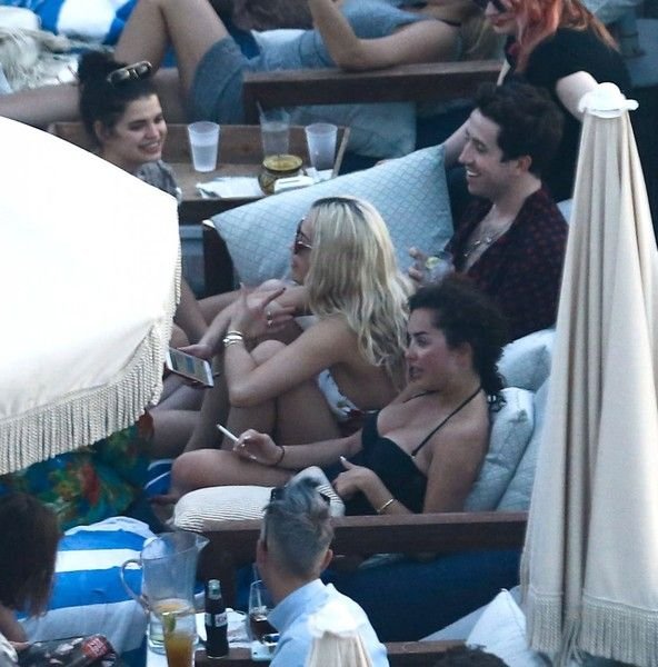 Rita-Ora-and-Daisy-Lowe-Sexy-5