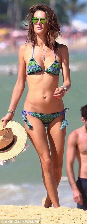 Alessandra-Ambrosio-Bikini-14
