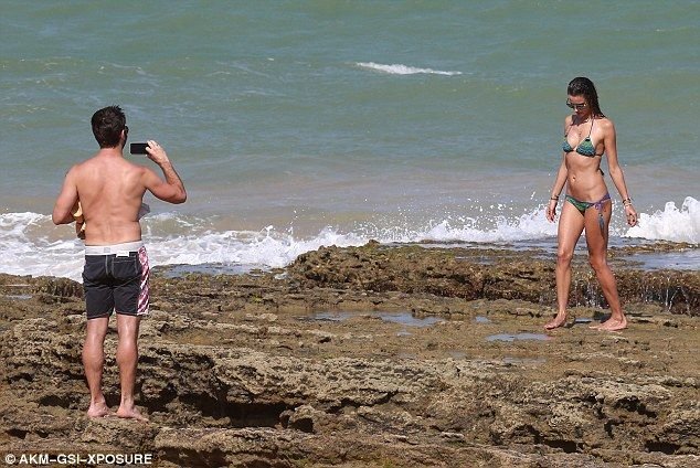 Alessandra-Ambrosio-Bikini-7