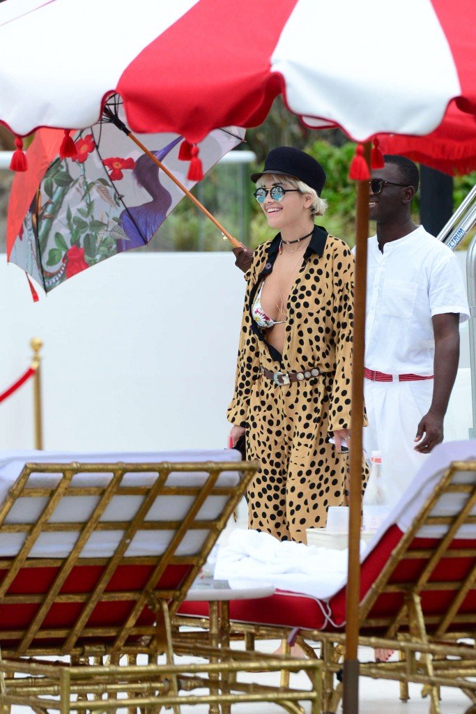 Rita-Ora-in-a-Bikini-35