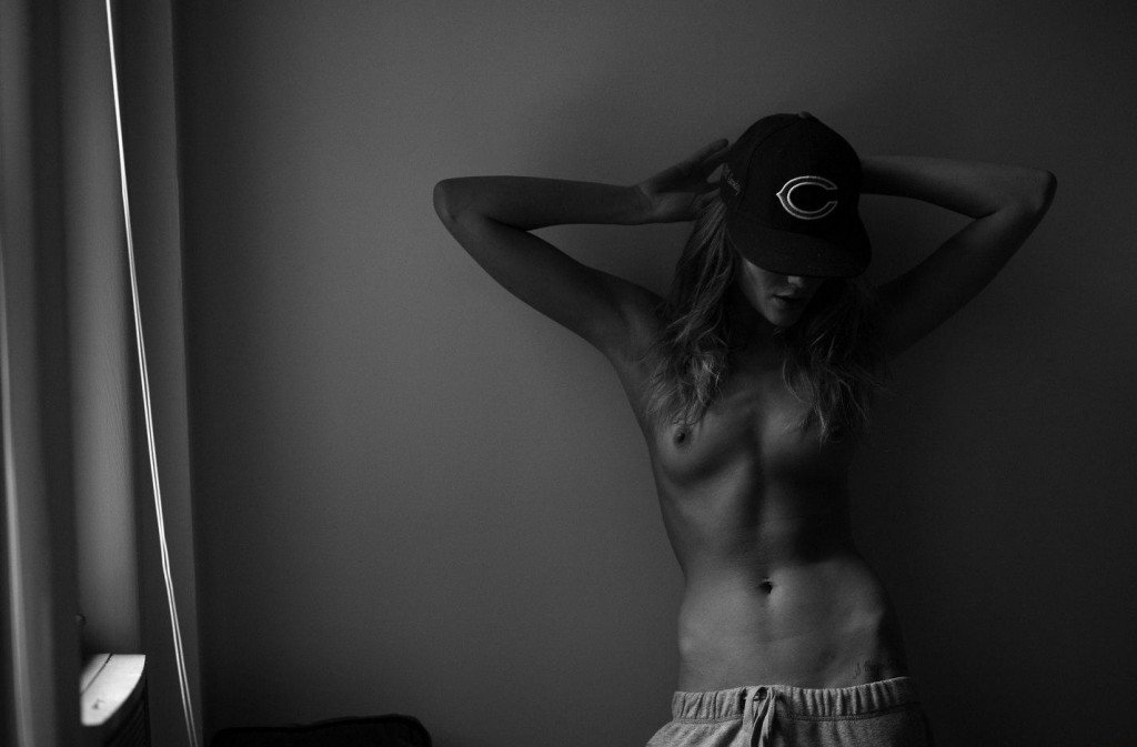 Sarah-Dumont-Topless-2