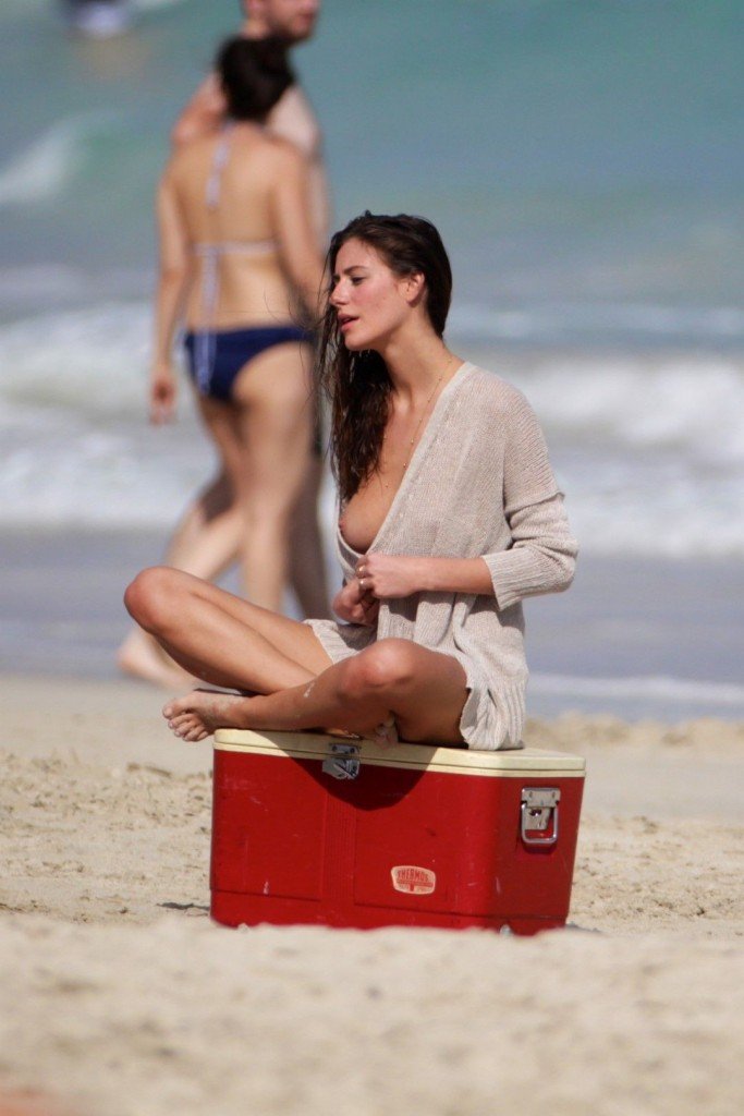 Alejandra-Guilmant-Topless-17