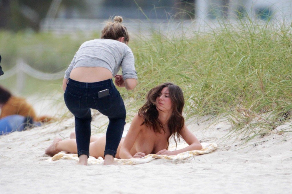 Alejandra-Guilmant-Topless-2