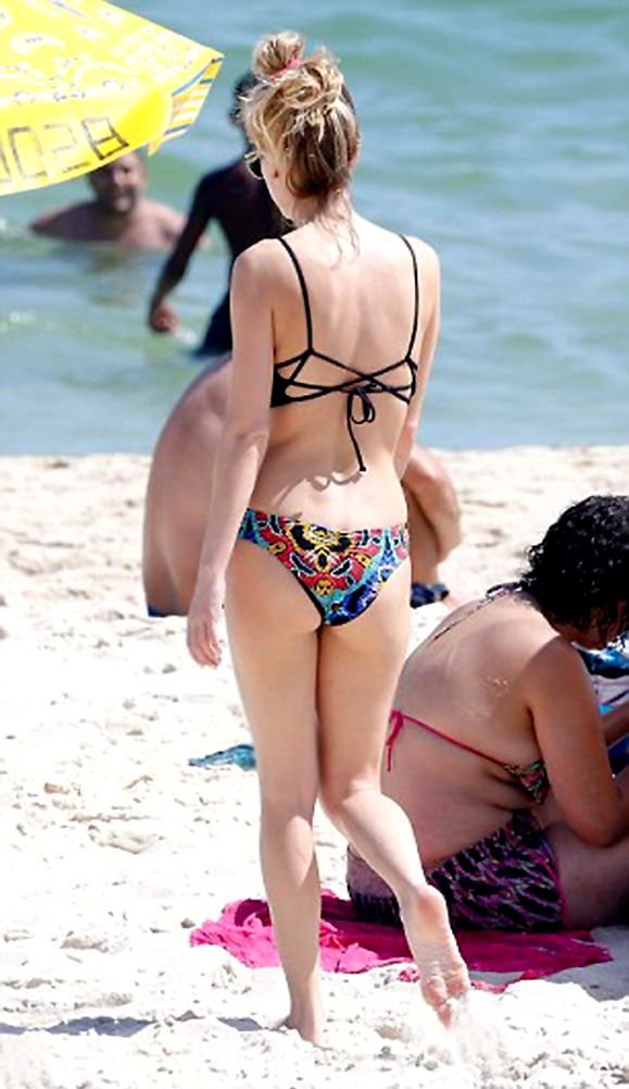 Dylan-Penn-Sexy-Topless-10