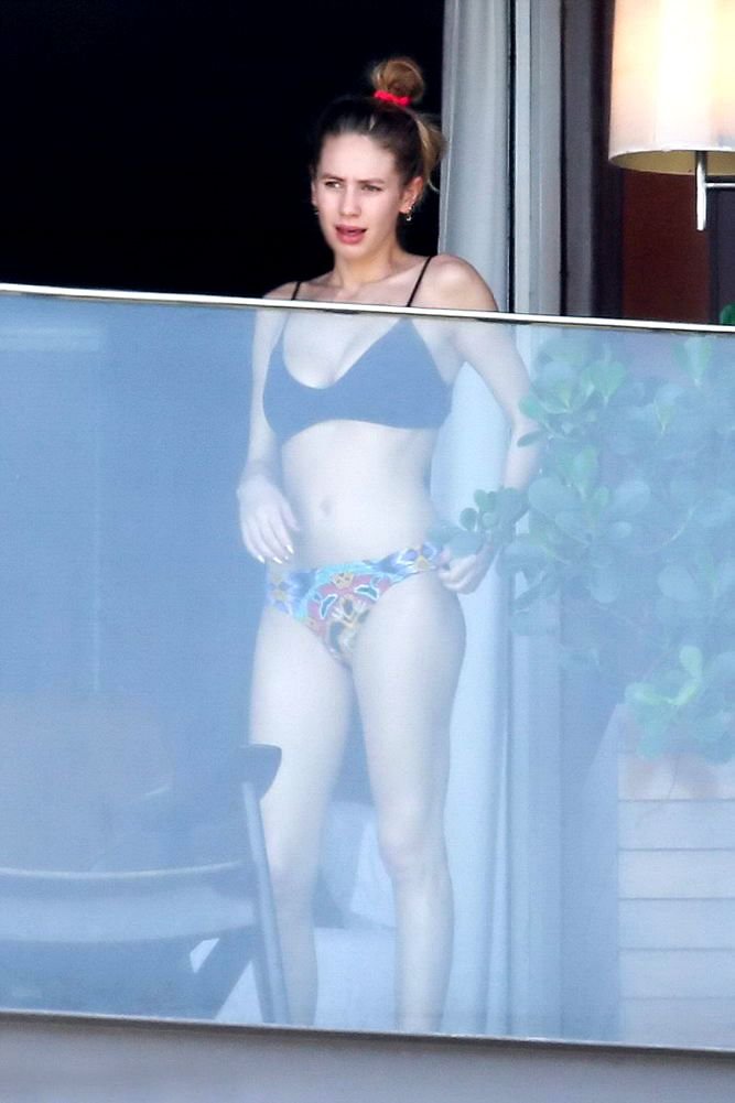 Dylan-Penn-Sexy-Topless-8